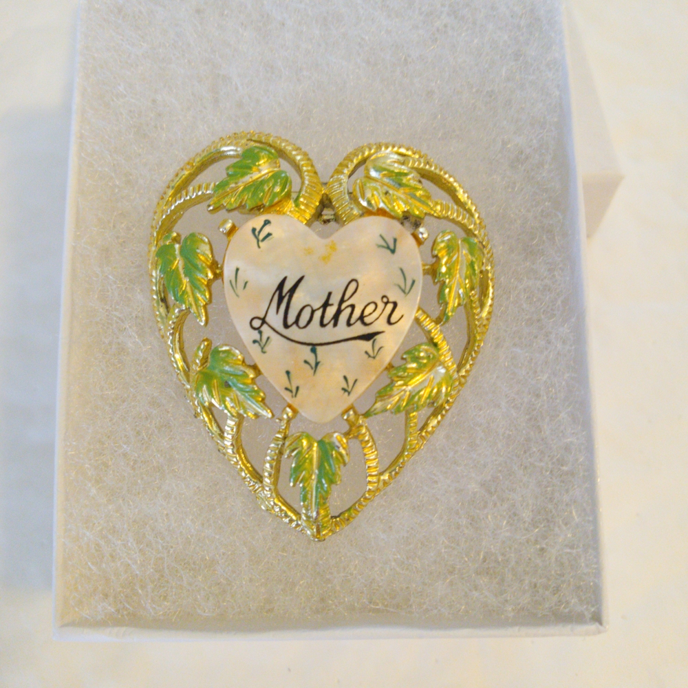 Ornate Green and Gold Heart Brooch with Sentimental Inscription